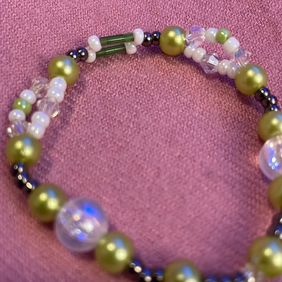 Handmade Jewelry Children’s Elastic Bracelet w Faux Pearls, Metal, & Glass Beads - Picture 2 of 3